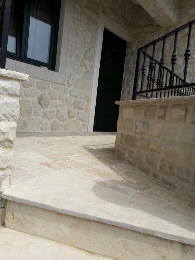 Holiday Home Jakov 比比涅 外观 照片